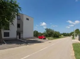 1 Bedroom Lovely Apartment In Zbandaj