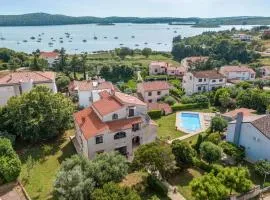 4 Bedroom Gorgeous Apartment In Medulin