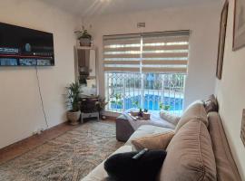 Saint Blaize Cottage, hotel em Boksburg