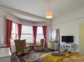 Spectacular sea view double, with exclusive bathroom & use of patio and bike store