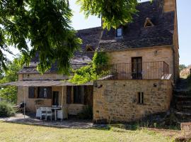 Charmant gîte Linol avec piscine, hotel in Beynac-et-Cazenac