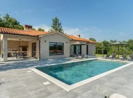 Villa Photinia