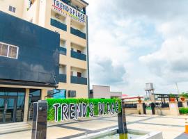 Trend's Place Hotel and Suites, hotel v destinaci Rubuchi