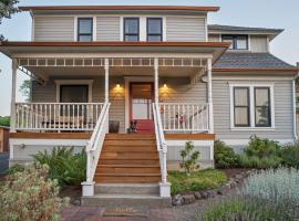 Redtail Inn - 3 Suites Sleeps Up To 12, hotel di Ashland