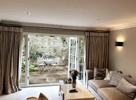 Charming old style 2 bed cottage in London's best neighbourhood