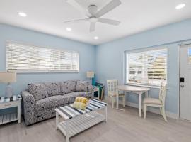 Creole Garden Cottage at Palmview Inn of Sanibel with Bikes、サニベルのペット同伴可ホテル