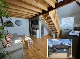 The Shack - Thatched Self Contained Annex