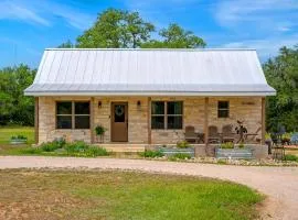 Twisted Oak, Hot tub, Fire pit, King Beds!