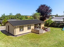 2 Bedroom Nice Home In Rødby, 4-sterrenhotel in Rødby