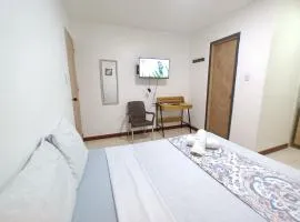 Confortable y Central Habitacion cerca a la Playa Spratt Bight y Malecon