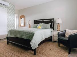 Studio in Pompano Beach two blocks from the Ocean，位于帕诺滩的酒店