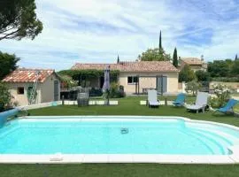 Maison climatisée avec grand jardin, piscine privée et Jacuzzi