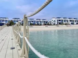 Luxury Palm Villa with Rooftop Garden, Resort Style Pool and Beach by Exclusive Holiday Homes