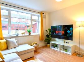 A Luxurious Home with Hot Tub and Man Cave! 9ppl, hotel med boblebade i Whiston