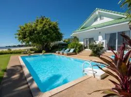 2 Bedroom Beachfront Villa Baan Rim Haad