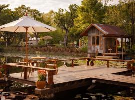 TakFha Caf&eacute; & Resort, hotel com estacionamento em Ban Tha Ngam