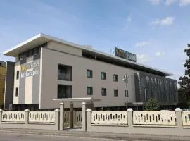 One Hotel & Restaurant