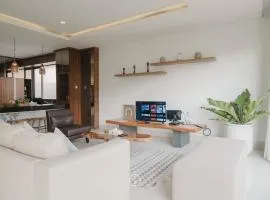 Magenta Hill View Villa 6 bedrooms with a private swimming pool and movie room