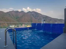 Perfectstayz Premium Laxmi Heritage with Rooftop Pool & Cafe