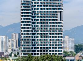 More than Sokcho, hotel i Sokcho