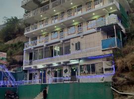 C Square food corner and Home stay, hotel v destinaci Delath