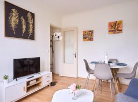 Cosy T1 with garage near CDG | By Airnest, ξενοδοχείο στο Le Blanc-Mesnil