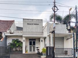 House Of Mahira Syariah Mitra RedDoorz, hotel v destinaci Tjiamis