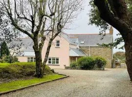 Lower South Hill A Special Country House Near The Sea
