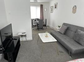 Lovely 3 bedroom house close to City Centre, hotel v destinaci Peterlee