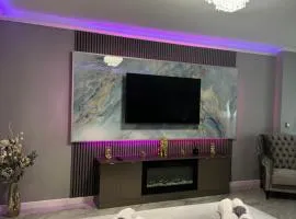 Silver studio at just 8 minutes distance of center