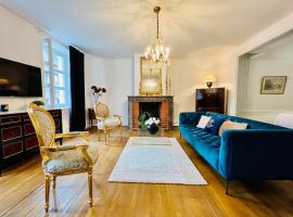 LA SUITE de NOTRE DAME au pied du CHATEAU FORT, B&B in Sedan