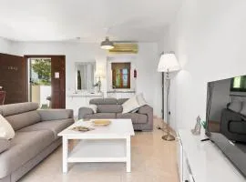 2 bedroom Apartment Chloe with communal pool, Aphrodite Hills Resort