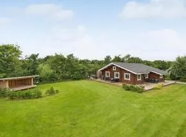Beautiful Home In Hemmet With Kitchen