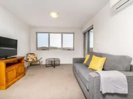 Relaxing 2BR Apt in North Point Complex - Hosted by Canstay