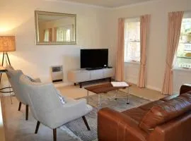 Spacious 2BR Heritage a few metres from the City - Hosted by Canstay