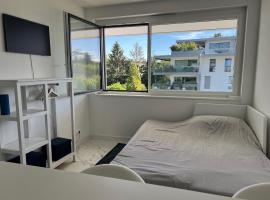 Modern Studio Near Train & Lake, Hotel in Nyon