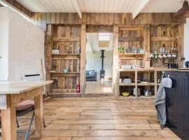 Cozy Studio at Crackstone Barns in Minchinhampton