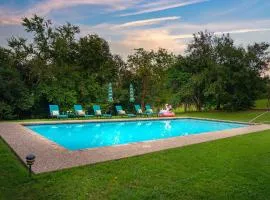 A Secret TX Hideaway, Hot Tub, Firepit, Sleeps 6