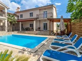 5 Bedroom Cozy Home In Labin