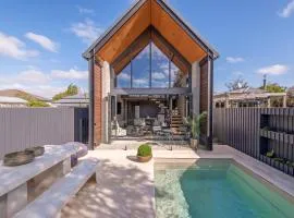 Divine on Derby - Christchurch Holiday Home