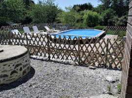 GITE 15 personnes confort et authenticité, hotel in Granville