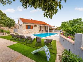Gorgeous Home In Rastevic With Wifi, hotel v destinaci Raštević
