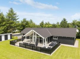 Gorgeous Home In Glesborg With Sauna, hôtel à Glesborg