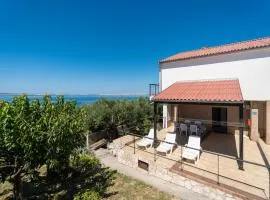2 Bedroom Lovely Apartment In Rtina