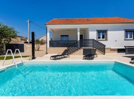 3 Bedroom Awesome Home In Rastevic, Hotel in Raštević