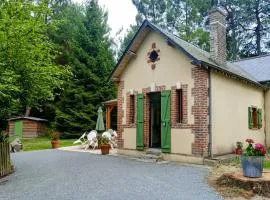Gite meublé avec étang en lisière de forêt.