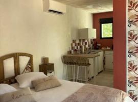 Les Gîtes W''elles''come, hotel v destinaci Cotignac
