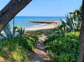 Chez Aline - Appartement en bord de mer, hotel v destinaci Cervione