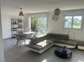 Belle villa avec terrasse, hotel i Pechbonnieu