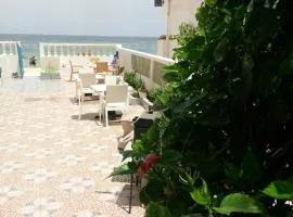 Pied dans l'eau chott mariem sousse